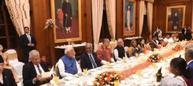 ରାତ୍ରଭୋଜନ ଟେବୁଲରେ ମୋଦୀ-ମୁଇଜ୍ଜୁ ଏକାଠି: ଭାରତ-ମାଳଦ୍ୱୀପ ସମ୍ପର୍କ ସୁଧୁରିବା ଆଶା ବଢ଼ିଲା