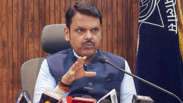 ଉପ ମୁଖ୍ୟମନ୍ତ୍ରୀ ପଦରୁ ଇସ୍ତଫା ଦେଲେ ଫଡନାଭିସ୍‌