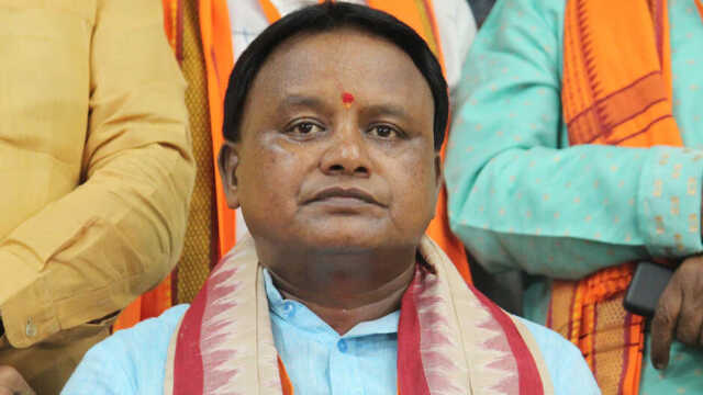 ଗେଷ୍ଟହାଉସରୁ କାର୍ଯ୍ୟ ଆରମ୍ଭ କଲେ ନୂଆ ମୁଖ୍ୟମନ୍ତ୍ରୀ: ୧୦୦ଦିନର କାର୍ଯ୍ୟକ୍ରମ ପ୍ରସ୍ତୁତ ପାଇଁ କସରତ