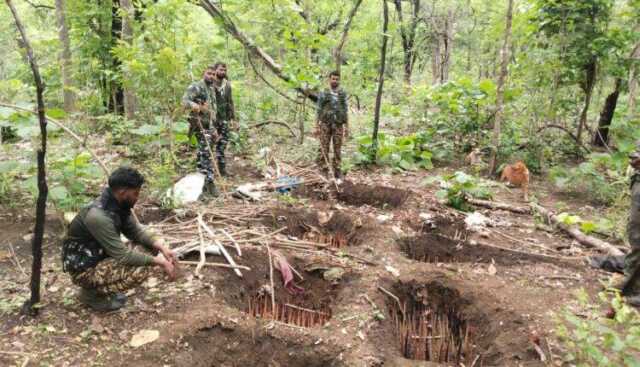 ସୁରକ୍ଷାକର୍ମୀଙ୍କୁ ଟାର୍ଗେଟ କରି ମୃତ୍ୟୁର ଜାଲ ଖଞ୍ଜିଥିଲେ ନକ୍ସଲ: ୩୩୫୦ଟି ସ୍ପାଇକ କାଠି ଉଦ୍ଧାର