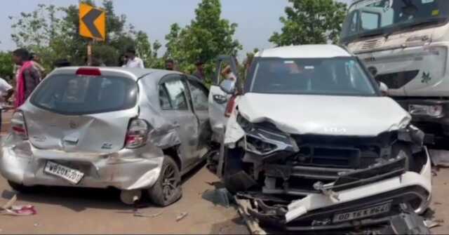 ପରସ୍ପରକୁ ଧକ୍କା ଦେଲେ ଏକାଥରେ ୭ଟି ଗାଡି