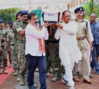 ସହିଦ ଯବାନଙ୍କ ମରଶରୀରକୁ କାନ୍ଧ ଦେଲେ ମୁଖ୍ୟମନ୍ତ୍ରୀ, ଉପମୁଖ୍ୟମନ୍ତ୍ରୀ