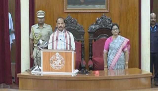 ଆରମ୍ଭରୁ ବିରୋଧୀଙ୍କ କଡା ଆଭିମୁଖ୍ୟ, ତ୍ୟାଗ କଲେ ଗୃହ