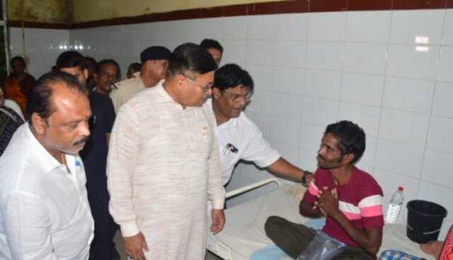 ଚିକିଟି ମଦମୃତ୍ୟୁ ଘଟଣା – ଏମ୍‌କେସିଜି ମେଡିକାଲ ପରିଦର୍ଶନ କଲେ ମନ୍ତ୍ରୀ ପୃଥ୍ବୀରାଜ ହରିଚନ୍ଦନ