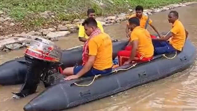 ଦେବୀ ନଦୀରେ ଭାସି ଯାଇ ଯୁବକ ନିଖୋଜ