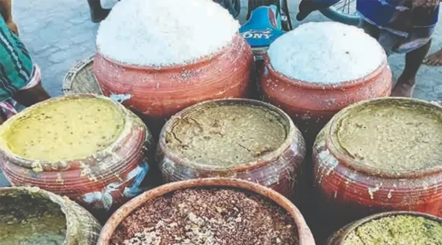 କଡେଇରେ ରନ୍ଧାଯାଉଛି ମହାପ୍ରସାଦ; ସେବାୟତ କହିଲେ- ପରମ୍ପରା ବିରୋଧୀ