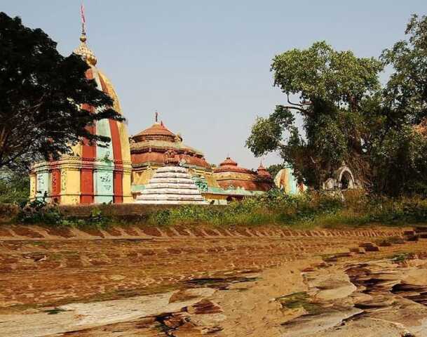 ପାତାଳି ଶ୍ରୀକ୍ଷେତ୍ରରେ କବାଟ ଓ ହୁଣ୍ଡି କାଟିଲେ; ପାଟଶାଢ଼ି, ଟଙ୍କା ଚୋରି କଲେ ଦୁର୍ବୃତ୍ତ
