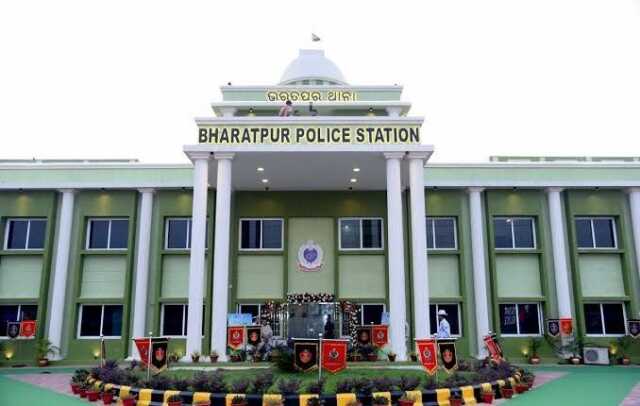 ସେନା ଅଧିକାରୀଙ୍କ ବାନ୍ଧବୀଙ୍କୁ ନିର୍ଯାତନା ଘଟଣା: ଥାନାରେ ମହିଳା କମିଶନଙ୍କ ପଚରାଉଚରା
