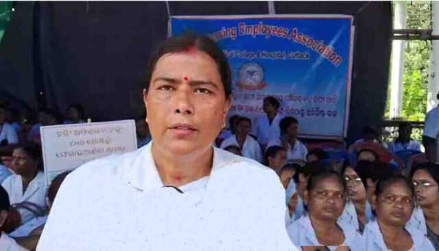 ୧୦ ଦଫା ଦାବି ନେଇ କାର୍ଯ୍ୟବନ୍ଦ ଆନ୍ଦୋଳନ କରୁଛନ୍ତି ନର୍ସିଂ ଅଫିସର