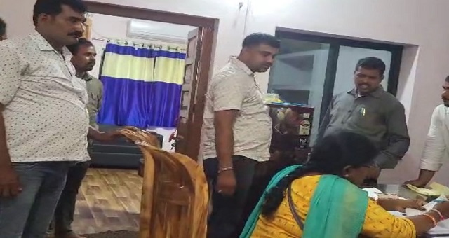 ଖଣି ଉପନିର୍ଦ୍ଦେଶକଙ୍କ ଅମାପ ସମ୍ପତ୍ତି, ନଗଦ ୧୦ ଲକ୍ଷ ଟଙ୍କା ସହ ୯ଟି ପ୍ଲଟ୍ ଠାବ