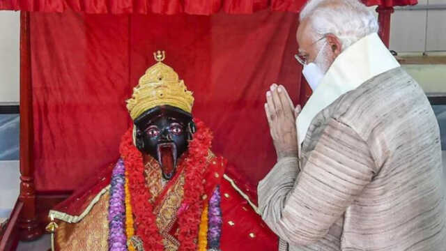 ବାଂଲାଦେଶରେ କାଳୀ ମନ୍ଦିରରୁ ସୁନା ମୁକୁଟ ଚୋରି; ଦାନ କରିଥିଲେ ପ୍ରଧାନମନ୍ତ୍ରୀ ମୋଦି