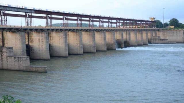 କ୍ରିକେଟ୍‌ ବଲ୍‌ ଆଣିବାକୁ ଯାଇ କେନାଲ୍‌ରେ ବୁଡ଼ିଗଲେ ୩ ସାଙ୍ଗ