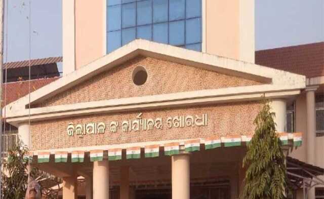 ବାତ୍ୟା ’ଦାନା’ରେ ବୁଲା ଗାଈଗୋରୁ ଓ ପଶୁଙ୍କ ସୁରକ୍ଷା ପାଇଁ ଜିଲାପାଳଙ୍କ ଗୁରୁତ୍ୱ