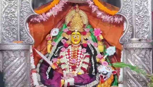 ନବରାତ୍ରର ପ୍ରଥମ ଦିବସ, ମାଆଙ୍କ ଶୈଳପୁତ୍ରୀ ରୂପ :  ଜଗଦ୍ଧାତ୍ରୀ ବେଶରେ ଦର୍ଶନ ଦେଉଛନ୍ତି ମା’ କଟକ ଚଣ୍ଡୀ