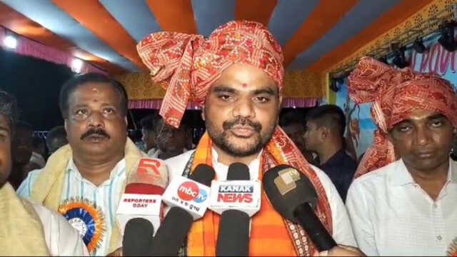 ‘ପାରାଦୀପରେ ବୁଲୁଛନ୍ତି ମନୁଷ୍ୟକୃତ ରାବଣ’