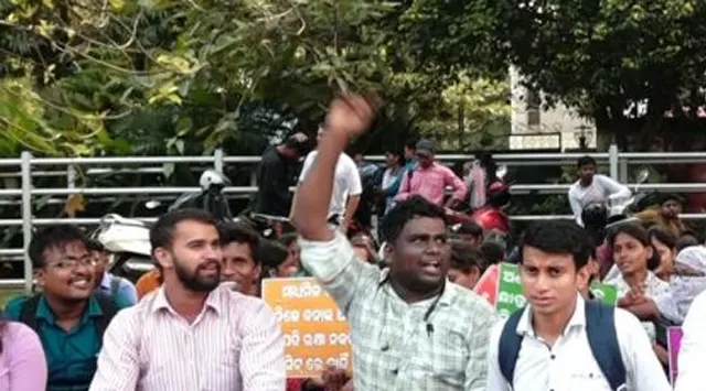 ଲୋୟର ପିଏମଜିରେ ଆଶାୟୀ ହିନ୍ଦୀ ସଂସ୍କୃତ ଶିକ୍ଷକଙ୍କ ବିକ୍ଷୋଭ