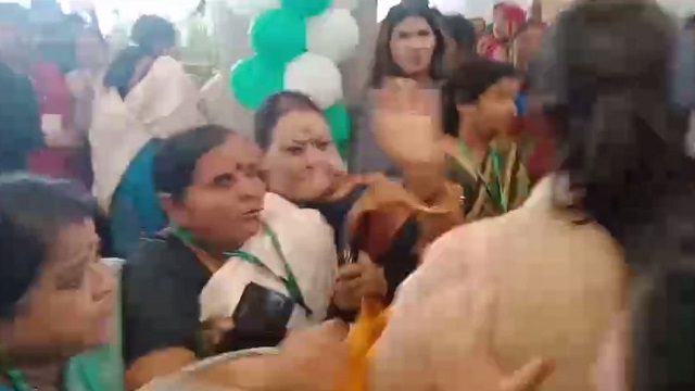 ଇପ୍ସିତା ସାହୁଙ୍କୁ ଚାପୁଡ଼ା, ଶଙ୍ଖ ଭବନରେ ବିଜେଡି ମହିଳା କର୍ମୀ ହାତାହାତି