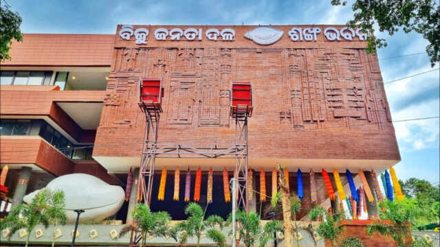 ଶଙ୍ଖ ଭବନ ହୋଟେଲ୍‌ରେ ପରିଣତ ହୋଇଛି: ଜଗା; ଜବାବ ରଖିଲେ ଅରୁଣ
