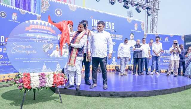 ମ୍ୟାଚ ପୂର୍ବରୁ ବାରବାଟୀ ଷ୍ଟାଡିୟମରେ ସମୀକ୍ଷା କଲେ ମୁଖ୍ୟମନ୍ତ୍ରୀ