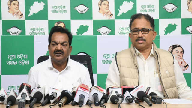 କଣାସରେ ଝାଡ଼ାବାନ୍ତି ବ୍ୟାପିବା ମାମଲା, ସ୍ୱାସ୍ଥ୍ୟ ସେବା ବିପର୍ଯ୍ୟସ୍ତ ହୋଇଥିବା ନେଇ ବର୍ଷିଲା ବିଜେଡି