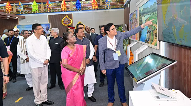 ପ୍ରବାସୀ ଭାରତୀୟ ସମ୍ମେଳନୀର ବିଭିନ୍ନ ଷ୍ଟଲ ବୁଲିଲେ ମହାମହିମ