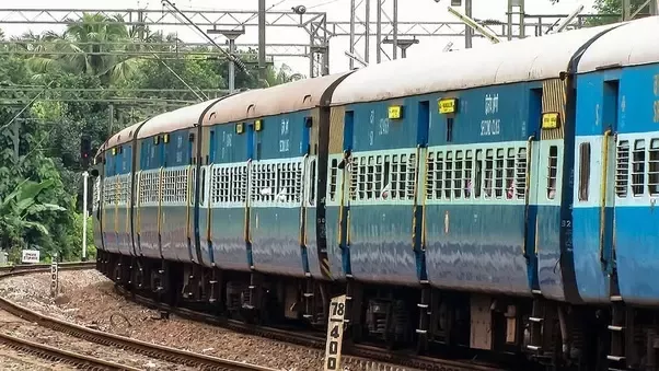 ଟ୍ରେନ୍‌ରୁ ଖସିପଡ଼ି ଏମ୍‌ସିଏ ଛାତ୍ରୀଙ୍କ ମୃତ୍ୟୁ