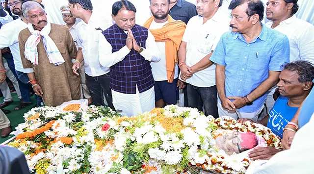 ଉତ୍ତମଙ୍କୁ ଶେଷ ଦର୍ଶନ କଲେ ମୁଖ୍ୟମନ୍ତ୍ରୀ