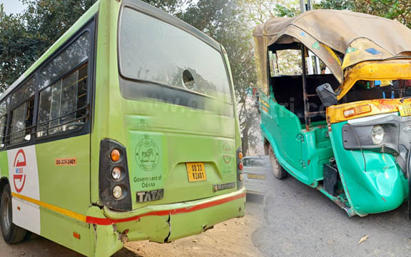 ‘ସୁଧୁରୁ ନାହାନ୍ତି ମୋ ବସ୍ ଡ୍ରାଇଭର: କଟକରେ ଅଟୋ ଡ୍ରାଇଭର ଲହୁଲୁହାଣ