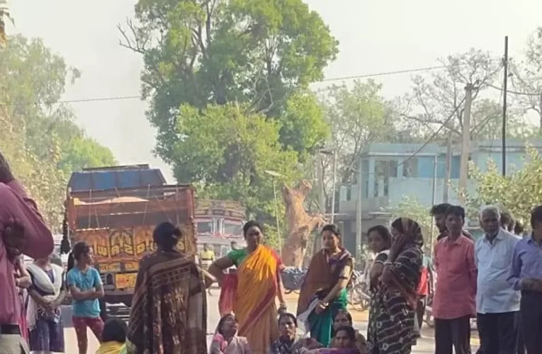 ଝିଅ ଘର ସାମ୍ନାରେ ଚାଲିଗଲା ବାପା, ମା’ ଓ ଭାଇର ଜୀବନ