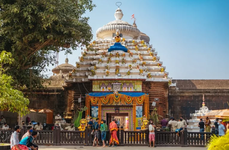 ଲିଙ୍ଗରାଜ ମନ୍ଦିରକୁ ପଶିଲେ ଜାପାନୀ ପର୍ଯ୍ୟଟକ