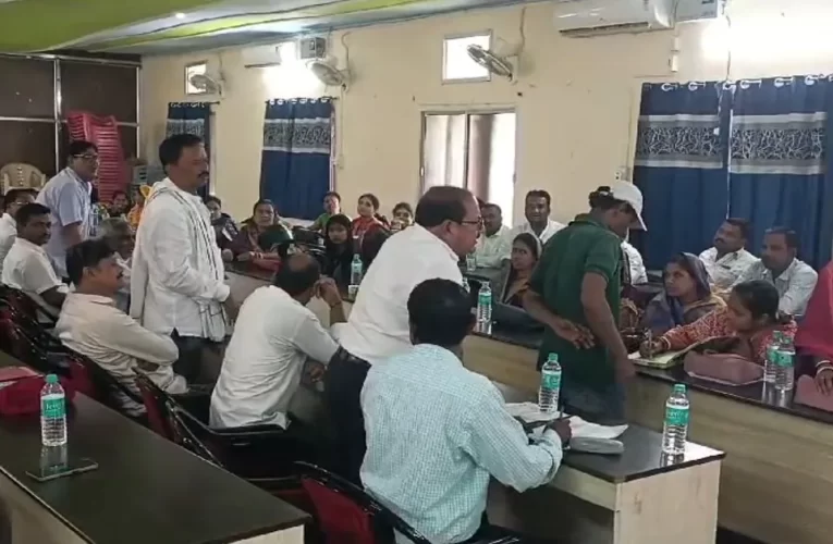 ବୈଠକ ଚାଲିଥିବାବେଳେ ଚେୟାର ମାଡ଼, ଫାଟିଲା ସରପଞ୍ଚଙ୍କ ମୁଣ୍ତ