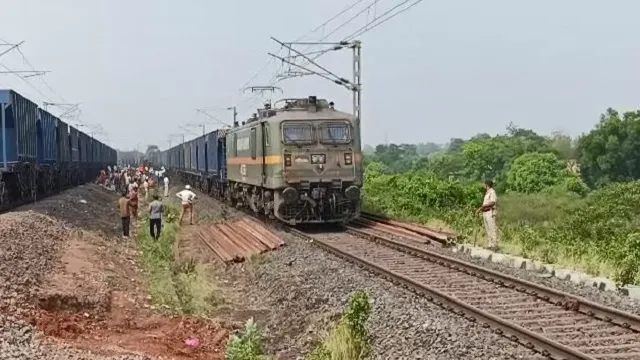 ସରିଲା ଟ୍ରାକ ମରାମତି, ଚୌଦ୍ବାର ନିର୍ଗୁଣ୍ଡିରେ ସ୍ୱାଭାବିକ ହେଲା ଟ୍ରେନ ଚଳାଚଳ