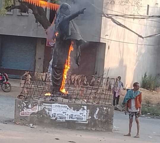 ବିଜୁବାବୁଙ୍କ ପ୍ରତିମୂର୍ତ୍ତି ଜଳିବା ଘଟଣା: ଥାନାରେ ମାମଲା ରୁଜୁ, ଅଭିଯୁକ୍ତ ଗିରଫ