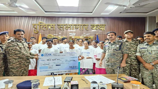 ୨୨ ହାର୍ଡକୋର ମାଓବାଦୀଙ୍କ ଆତ୍ମସମର୍ପଣ