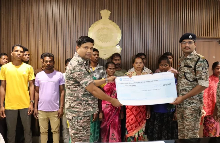 ୨୨ ନକ୍ସଲଙ୍କ ଆତ୍ମସମର୍ପଣ: ୪ ଜଣଙ୍କ ନାମରେ ଥିଲା ୨୬ ଲକ୍ଷ ପୁରସ୍କାର