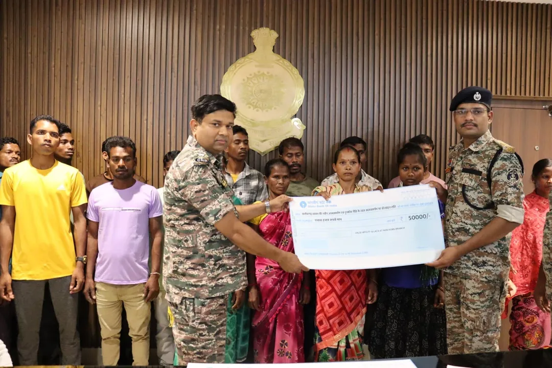 Mkg 22 Naxal Surrender 324496