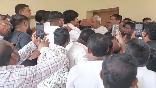 ପାଣ୍ଡିଆନ୍ ‌ଗୋ ବ୍ୟାକ୍! ୱାକଫ୍ ବିଲ୍ ଭୋଟ୍ ବିବାଦ ନେଇ ନବୀନ ନିବାସରେ ପ୍ରତିବାଦ