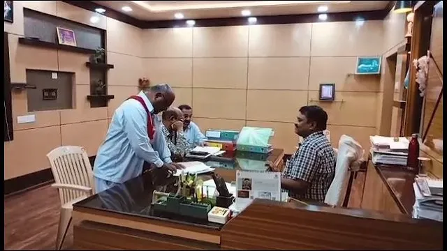 ଠିକାଦାରଙ୍କ ବିଲ୍ ଟଙ୍କା ନଦେବା ପଡ଼ିଲା ମହଙ୍ଗା, ୩ଟି ଅଫିସର ଆସବାବପତ୍ର ଜବତ ନିର୍ଦ୍ଦେଶ