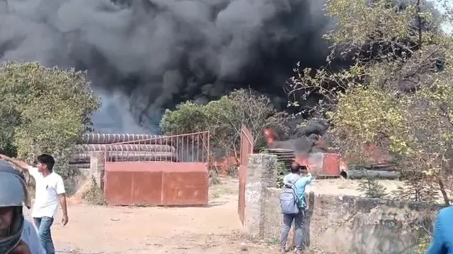ପାରାଦୀପ ପାଇପ ଷ୍ଟକୟାର୍ଡରେ ନିଆଁ, କୋଟି କୋଟି ଟଙ୍କାର ସ୍କ୍ରାପ ପାଇପ୍ ପୋଡ଼ି ନଷ୍ଟ
