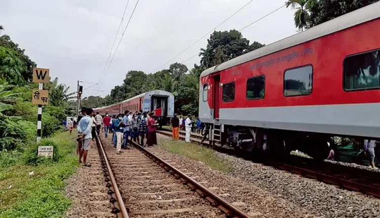 ଦୁଇ ଭାଗ ହେଲା ଫଲକନୁମା ଏକ୍ସପ୍ରେସ୍