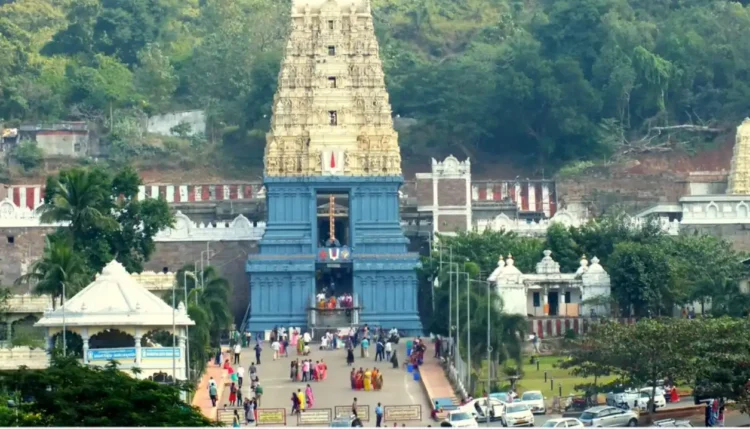 ମନ୍ଦିର କାନ୍ଥ ତଳେ ଚାପି ହୋଇ ୮ ମୃତ