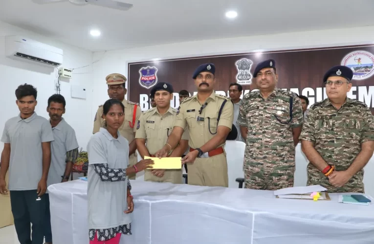 ଅସ୍ତ୍ର ଛାଡ଼ି ସରଳ ଜୀବନଯାପନ କରିବାକୁ ନିଷ୍ପତ୍ତି ନେଲେ ୧୪ ଜଣ ମାଓବାଦୀ