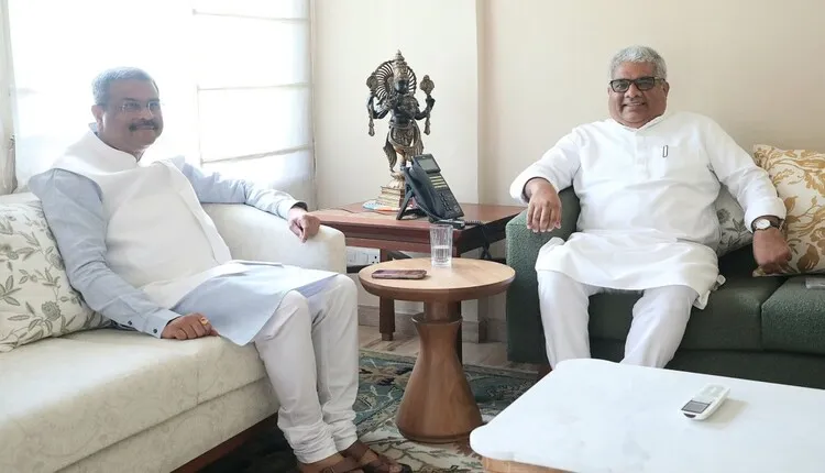 କେନ୍ଦ୍ର ପରିବେଶ ମନ୍ତ୍ରୀଙ୍କୁ ଭେଟିଲେ ଧର୍ମେନ୍ଦ୍ର; ସମ୍ବଲପୁର ଚିଡ଼ିଆଖାନାର ଉନ୍ନତିକରଣ ଉପରେ ଗୁରୁତ୍ୱାରୋପ
