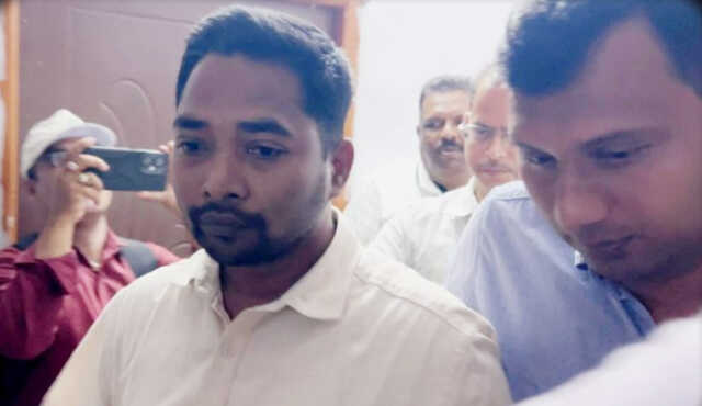 କୋଟିପତି ଯନ୍ତ୍ରୀ: ସମ୍ବଲପୁରରେ ରହିଛି ୨ ପ୍ଲଟ୍‌, ନଗଦ ୫୦ ଲକ୍ଷ ଟଙ୍କା ସହ ଘରୁ ବାହାରିଲାଣି ୧୦ ଭରି ସୁନା