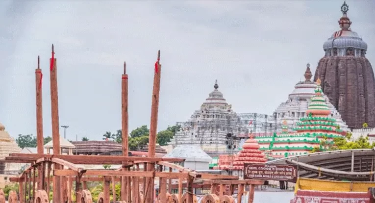 ଚଳଚଞ୍ଚଳ ରଥଖଳା, ଉଠିଲା ତିନି ରଥର ଚାରିନାହାକା