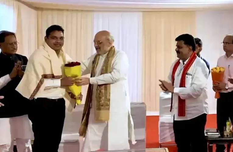 ନକ୍ସଲ ବିରୋଧୀ ଅଭିଯାନରେ ସାମିଲ ଥିବା ଅଧିକାରୀମାନଙ୍କୁ ଭେଟି ସମ୍ମାନିତ କଲେ ଶାହା