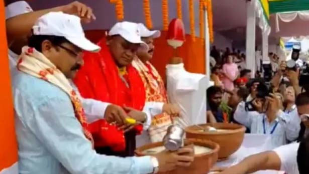ବଡ଼ଦାଣ୍ଡରେ ନିଆରା ଦୃଶ୍ୟ: ମୁଖ୍ୟମନ୍ତ୍ରୀଙ୍କ ହାତରୁ ଟଙ୍କ ତୋରାଣି ପିଇଲେ ଶ୍ରଦ୍ଧାଳୁ