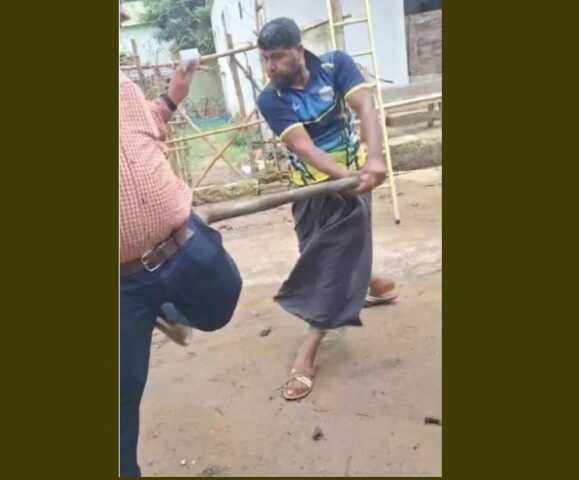 ବିଦ୍ୟୁତ୍‌ କର୍ମଚାରୀଙ୍କୁ ନିସ୍ତୁକ ମାଡ଼ ମାରିବା ଅଭିଯୋଗ; ୱାର୍ଡମେମ୍ବର ଅଟକ