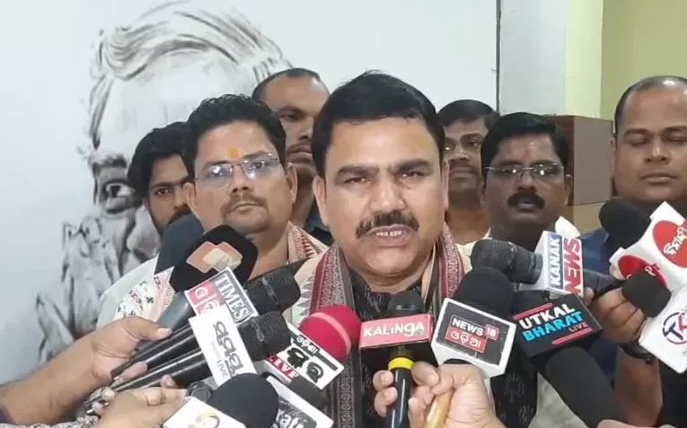 ମୁଖ୍ୟମନ୍ତ୍ରୀଙ୍କୁ ବର୍ଷକର ରିପୋର୍ଟ କାର୍ଡ ଦେବେ ମନ୍ତ୍ରୀ