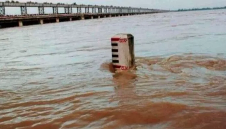 ମୁଣ୍ଡଳୀରେ ପହଞ୍ଚିଲା ହୀରାକୁଦର ବନ୍ୟାଜଳ